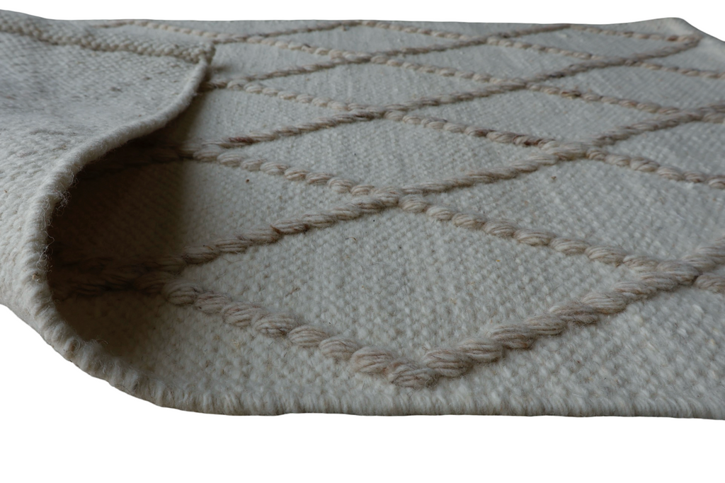 White Flat Weave Withe Sand Diamond Pattern Rug